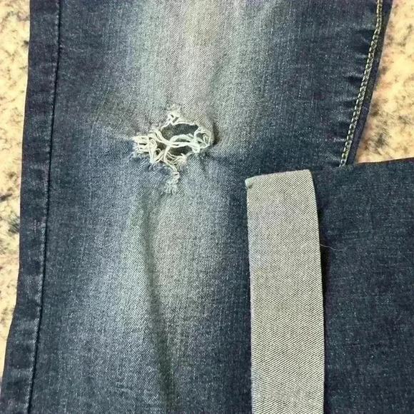 Distressed comfy jeans - Picture 2 of 8